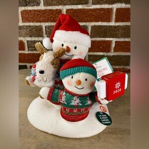 BRAND NEW 2020 HALLMARK SNOWMAN PLUSH - COZY CHRISTMAS SELFIE W/TAG - MINT